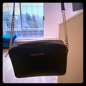Micheal kors crossbody bag